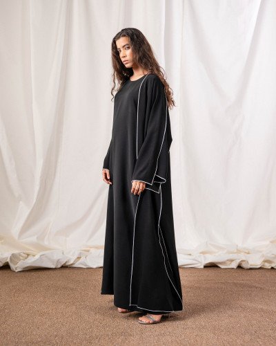 Amna (Black)